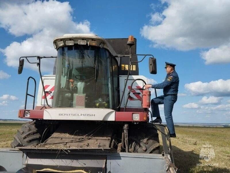 Безопасность на полях. В Чувашии продолжается уборочная кампания Безопасность на полях. В Чувашии продолжается уборочная кампания