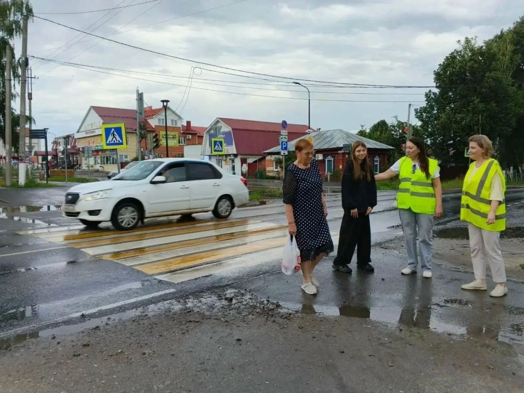 Родители учеников 5 «А» класса гимназии №1 города Ядрина Чувашии приняли участие в акции «Летний родительский патруль» Родители учеников 5 «А» класса гимназии №1 города Ядрина Чувашии приняли участие в акции «Летний родительский патруль»