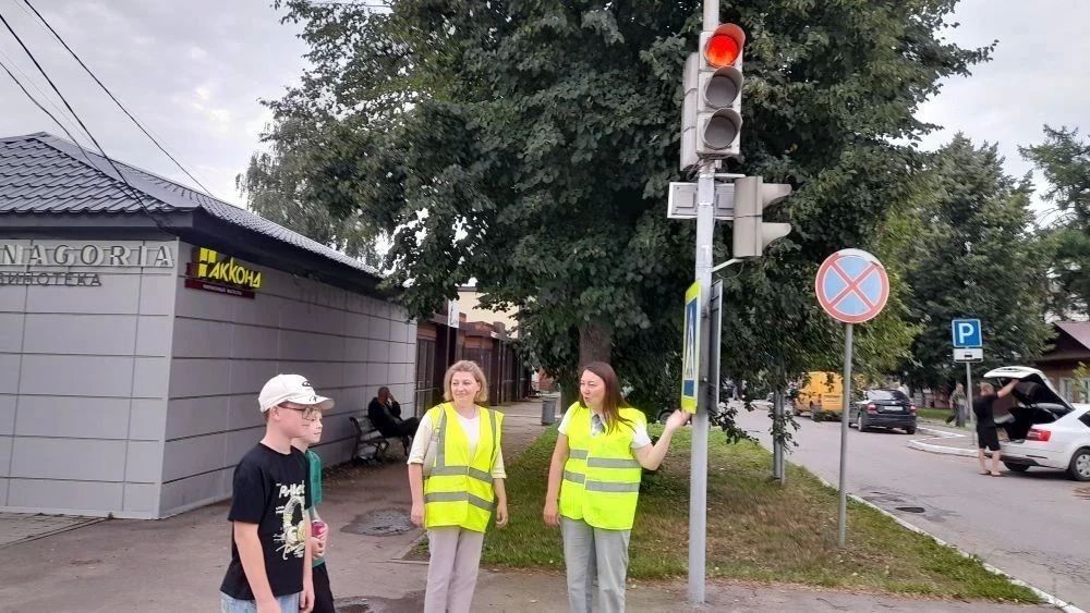 Родители учеников 5 «А» класса гимназии №1 города Ядрина Чувашии приняли участие в акции «Летний родительский патруль» Родители учеников 5 «А» класса гимназии №1 города Ядрина Чувашии приняли участие в акции «Летний родительский патруль»