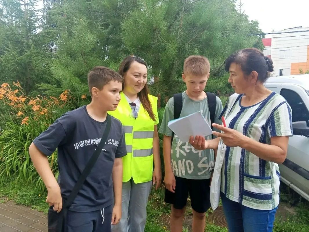 Родители учеников 5 «А» класса гимназии №1 города Ядрина Чувашии приняли участие в акции «Летний родительский патруль» Родители учеников 5 «А» класса гимназии №1 города Ядрина Чувашии приняли участие в акции «Летний родительский патруль»