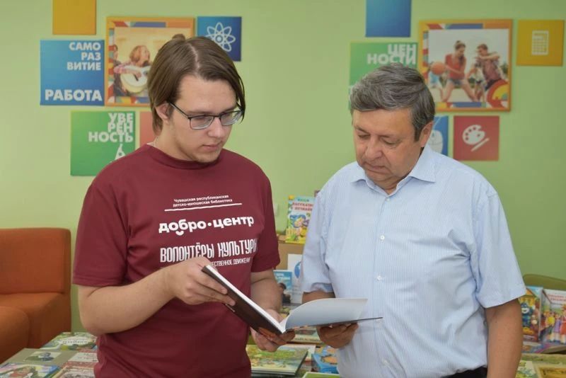 В Чувашии представители Общественного совета при МВД по региону передали свыше 300 книг Центру временного содержания несовершеннолетних правонарушителей В Чувашии представители Общественного совета при МВД по региону передали свыше 300 книг Центру временного содержания несовершеннолетних правонарушителей
