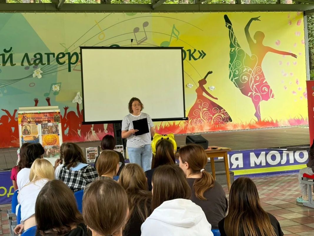 Книжное лето в «Соснячке»: сотрудники библиотеки им. С. Я. Маршака подарили детям праздник Книжное лето в «Соснячке»: сотрудники библиотеки им. С. Я. Маршака подарили детям праздник