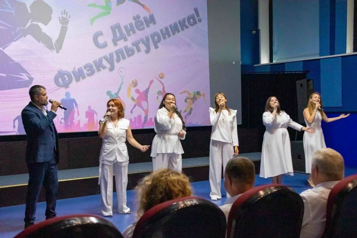 В преддверии Дня физкультурника в ДК «Химик» состоялось чествование спортсменов, тренеров и ветеранов отрасли В преддверии Дня физкультурника в ДК «Химик» состоялось чествование спортсменов, тренеров и ветеранов отрасли