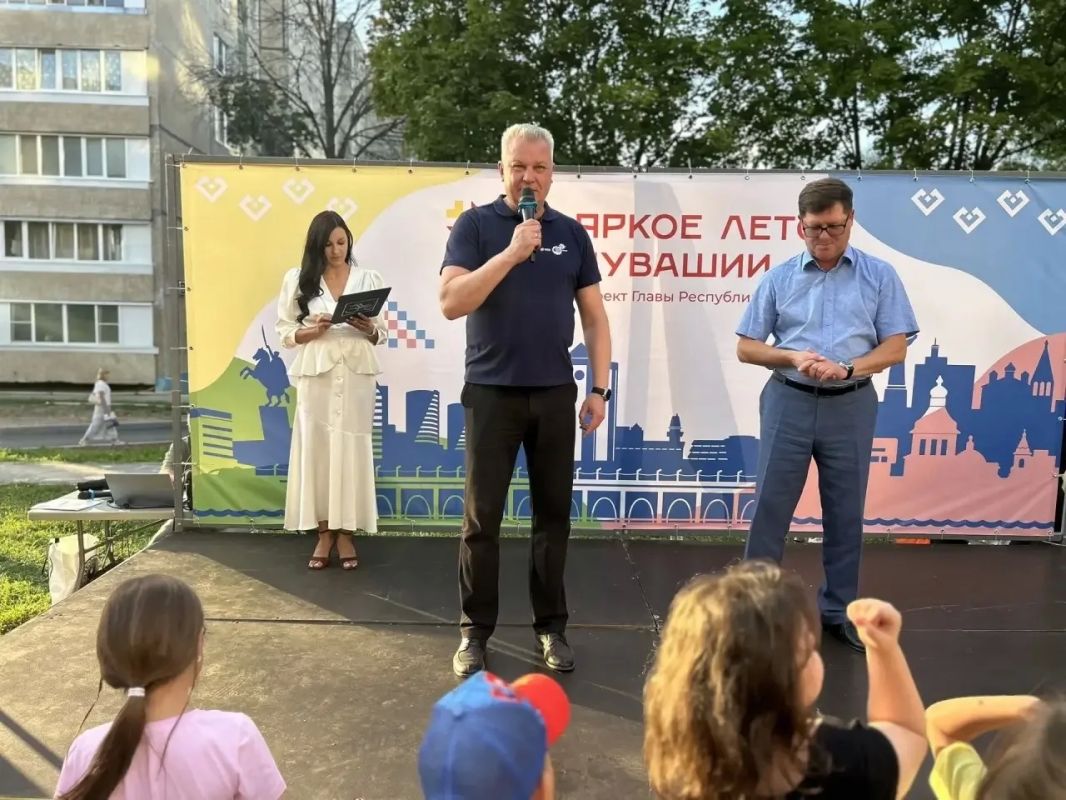Во дворе дома №11 по улице Кадыкова прошел праздник в рамках проекта «Яркое лето Чувашии» Во дворе дома №11 по улице Кадыкова прошел праздник в рамках проекта «Яркое лето Чувашии»