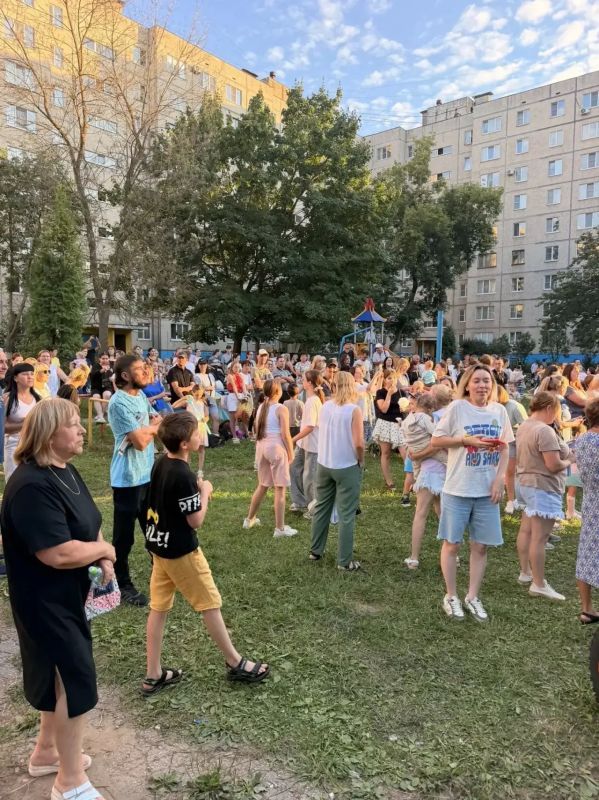Во дворе дома №11 по улице Кадыкова прошел праздник в рамках проекта «Яркое лето Чувашии»