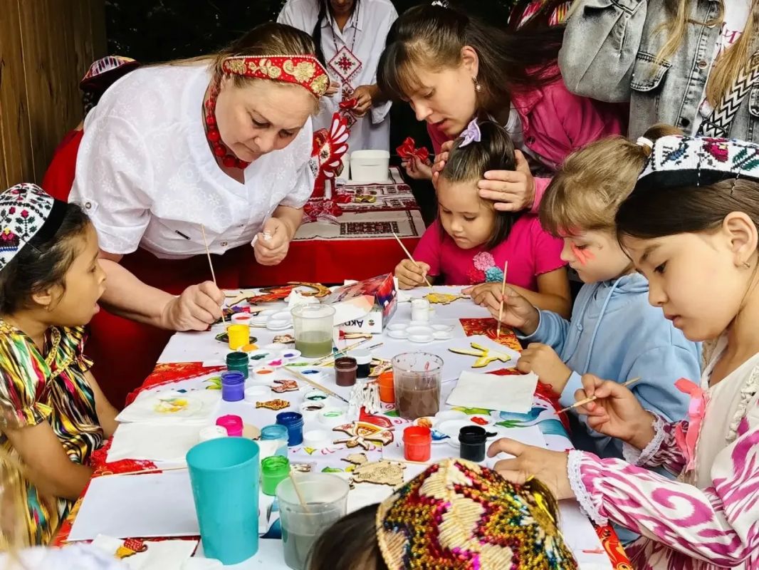 Один город — сотни культур: в Чебоксарах проходит фестиваль «Городской пикник» Один город — сотни культур: в Чебоксарах проходит фестиваль «Городской пикник»