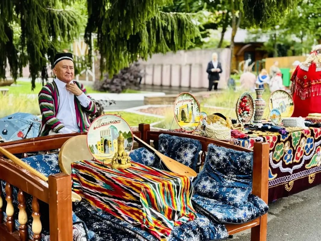 Один город — сотни культур: в Чебоксарах проходит фестиваль «Городской пикник» Один город — сотни культур: в Чебоксарах проходит фестиваль «Городской пикник»