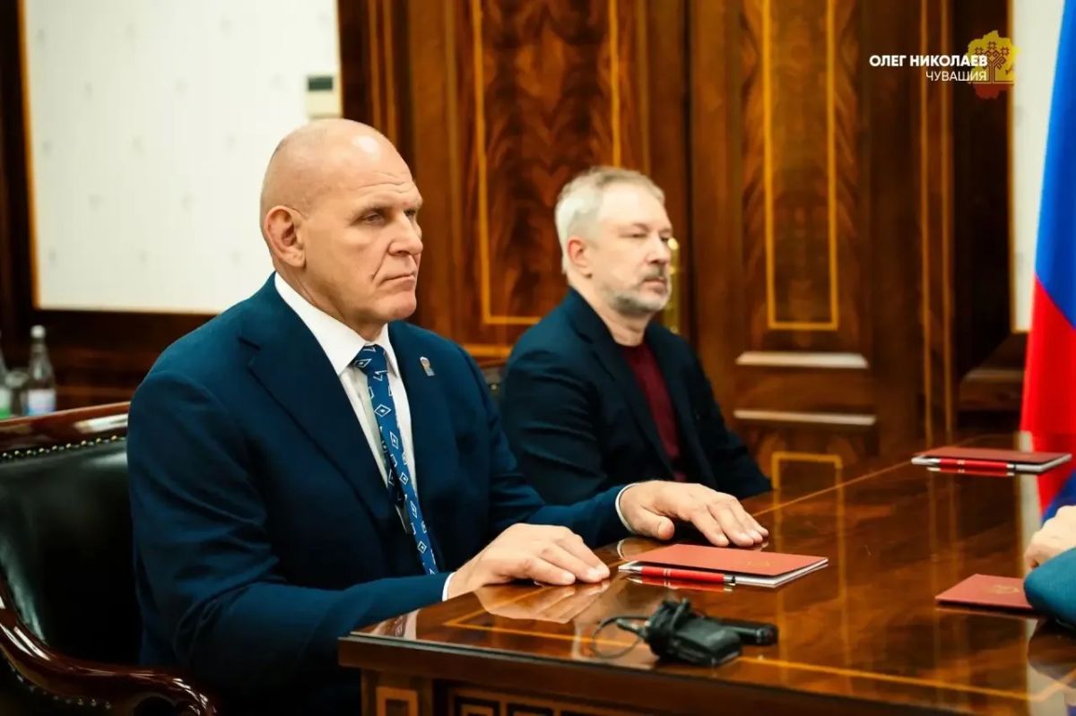 Олег Николаев: Рад приветствовать в Чувашии сенатора Российской Федерации, Героя России, трёхкратного олимпийского чемпиона, члена Высшего политического совета партии «Единая Россия» Александра Александровича Карелина и... Олег Николаев: Рад приветствовать в Чувашии сенатора Российской Федерации, Героя России, трёхкратного олимпийского чемпиона, члена Высшего политического совета партии «Единая Россия» Александра Александровича Карелина и...