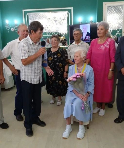 Жительница Чебоксар, член Президиума совета ветеранов Ленинского района, Клавдия Авксентьевна Кузьмина отмечает 95 лет Жительница Чебоксар, член Президиума совета ветеранов Ленинского района, Клавдия Авксентьевна Кузьмина отмечает 95 лет