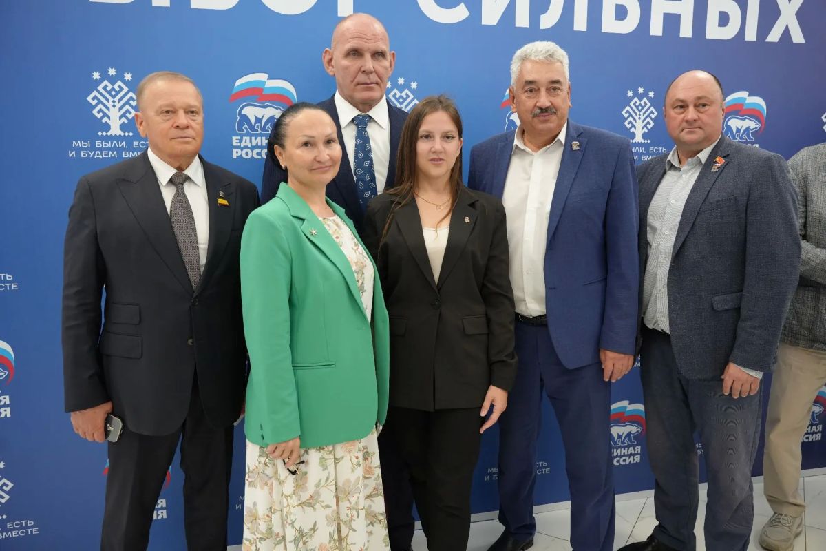 Леонид Черкесов: В Чувашскую Республику с рабочим визитом прибыл сенатор РФ, Герой России, трехкратный Олимпийский чемпион, член Высшего политического совета партии Единая Россия, председатель общественного совета проекта... Леонид Черкесов: В Чувашскую Республику с рабочим визитом прибыл сенатор РФ, Герой России, трехкратный Олимпийский чемпион, член Высшего политического совета партии Единая Россия, председатель общественного совета проекта...