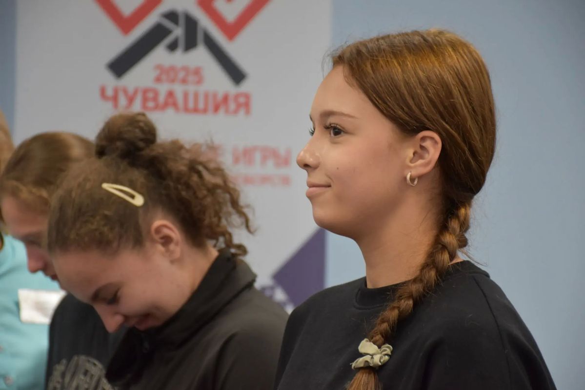 Сенатор Российской Федерации Александр Карелин, Председатель Кабинета Министров Чувашской Республики Сергей Артамонов, министр физической культуры и спорта Чувашской Республики Василий Петров и другие почетные гости посетили... Сенатор Российской Федерации Александр Карелин, Председатель Кабинета Министров Чувашской Республики Сергей Артамонов, министр физической культуры и спорта Чувашской Республики Василий Петров и другие почетные гости посетили...
