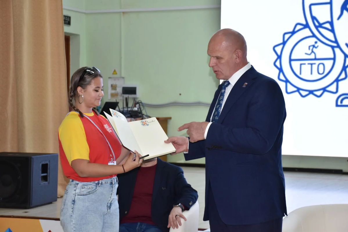Трехкратный олимпийский чемпион, Герой Российской Федерации Александр Карелин совершил рабочую поездку в физкультурно-оздоровительный центр «Росинка» Трехкратный олимпийский чемпион, Герой Российской Федерации Александр Карелин совершил рабочую поездку в физкультурно-оздоровительный центр «Росинка»