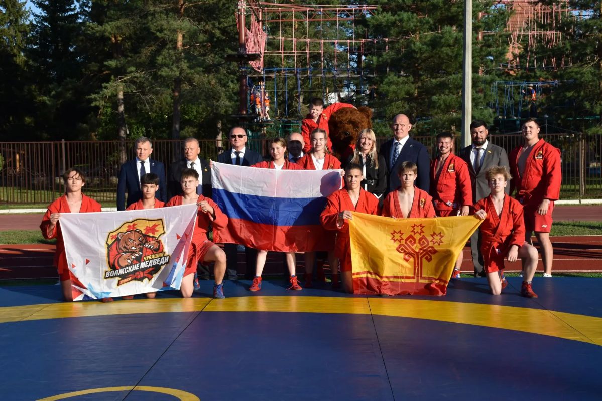 Трехкратный олимпийский чемпион, Герой Российской Федерации Александр Карелин совершил рабочую поездку в физкультурно-оздоровительный центр «Росинка» Трехкратный олимпийский чемпион, Герой Российской Федерации Александр Карелин совершил рабочую поездку в физкультурно-оздоровительный центр «Росинка»