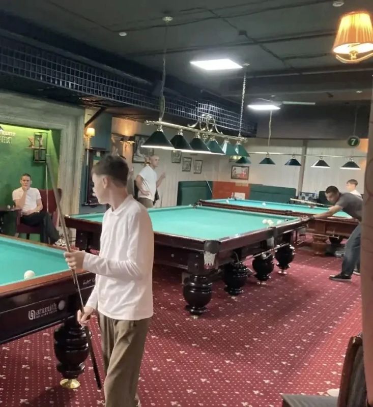 Кий к бою: в Чебоксарах в рамках празднования Дня города стартовал бильярдный турнир Кий к бою: в Чебоксарах в рамках празднования Дня города стартовал бильярдный турнир
