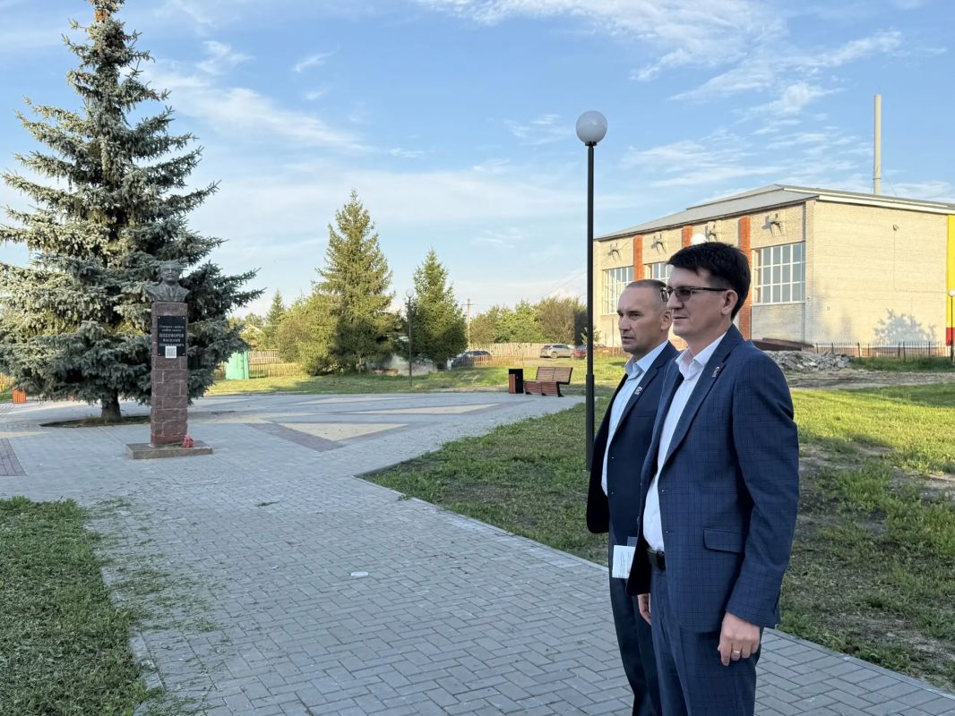 Центр села Шемурша за последние годы заметно преобразился Центр села Шемурша за последние годы заметно преобразился