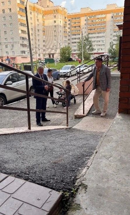Выездной приём граждан в Ленинском районе: открытый диалог для решения актуальных вопросов Выездной приём граждан в Ленинском районе: открытый диалог для решения актуальных вопросов