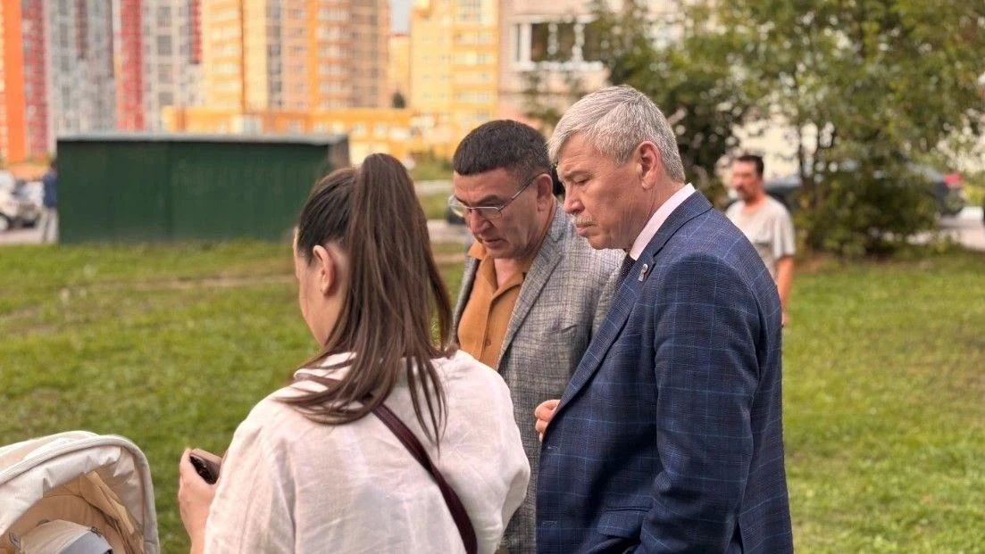 Выездной приём граждан в Ленинском районе: открытый диалог для решения актуальных вопросов Выездной приём граждан в Ленинском районе: открытый диалог для решения актуальных вопросов