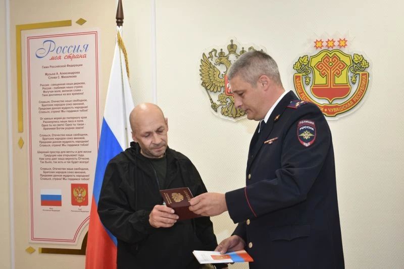 В Чувашии 6 иностранцев приняли присягу гражданина Российской Федерации В Чувашии 6 иностранцев приняли присягу гражданина Российской Федерации