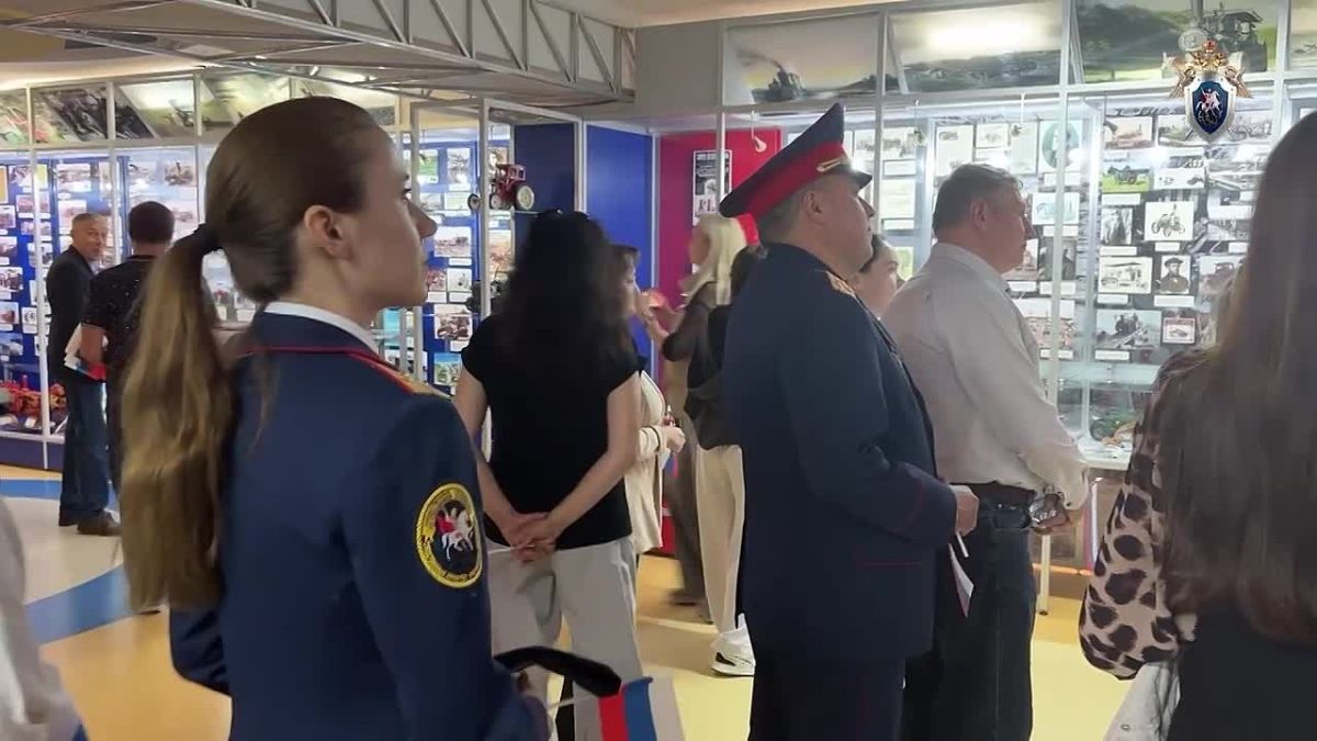 Сотрудники следственного управления отметили День Государственного флага Российской Федерации