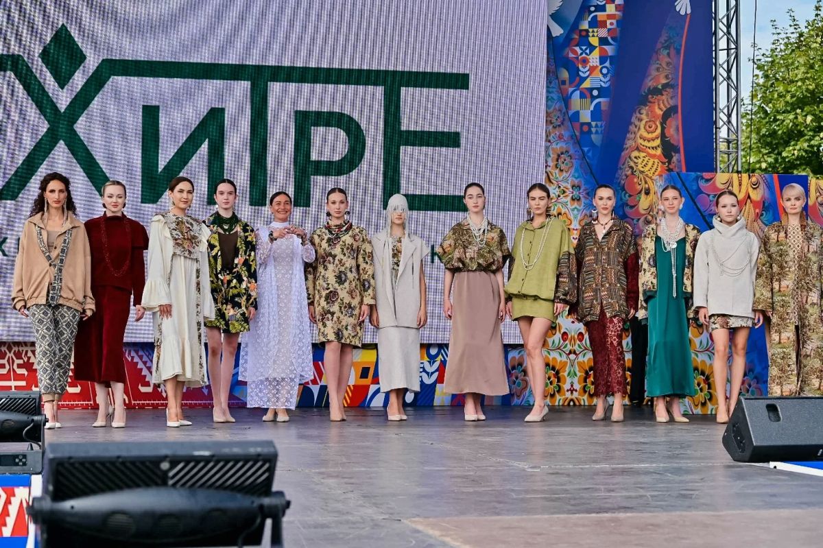Юбилейный XV фестиваль «Русское поле» в Москве объединил представителей 62 регионов России, талантливых мастеров, артистов и тысячи гостей Юбилейный XV фестиваль «Русское поле» в Москве объединил представителей 62 регионов России, талантливых мастеров, артистов и тысячи гостей