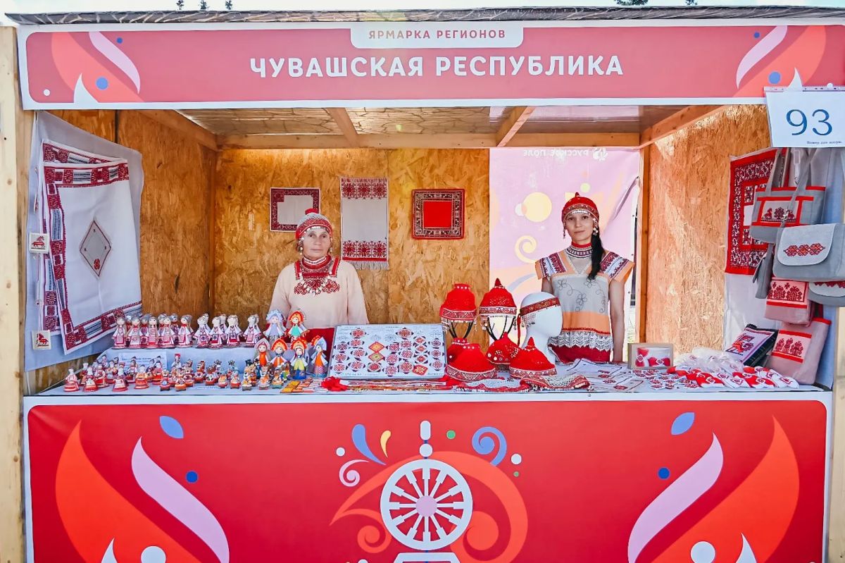 Юбилейный XV фестиваль «Русское поле» в Москве объединил представителей 62 регионов России, талантливых мастеров, артистов и тысячи гостей Юбилейный XV фестиваль «Русское поле» в Москве объединил представителей 62 регионов России, талантливых мастеров, артистов и тысячи гостей