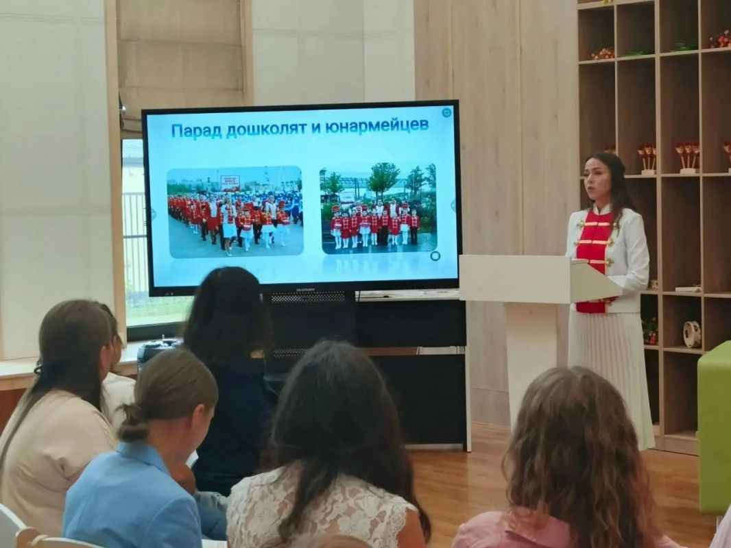 В Чебоксарах завершился финальный день фестиваля для воспитателей дошкольных учреждений, который прошёл на базе детских садов № 76/2, 162 и 166 в рамках августовской конференции педагогов В Чебоксарах завершился финальный день фестиваля для воспитателей дошкольных учреждений, который прошёл на базе детских садов № 76/2, 162 и 166 в рамках августовской конференции педагогов