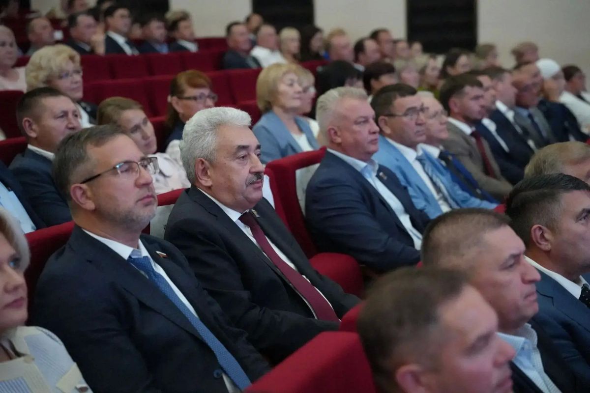 Леонид Черкесов: В Чувашии приняли региональную Народную программу Единой России. Леонид Черкесов: В Чувашии приняли региональную Народную программу Единой России.