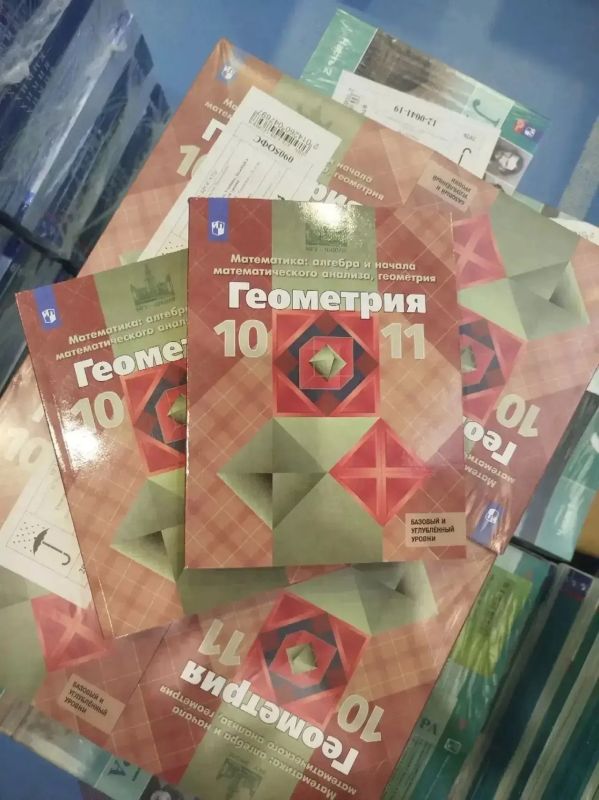 Дмитрий Захаров:. В Чувашию приехали еще две большие партии учебников Дмитрий Захаров:. В Чувашию приехали еще две большие партии учебников