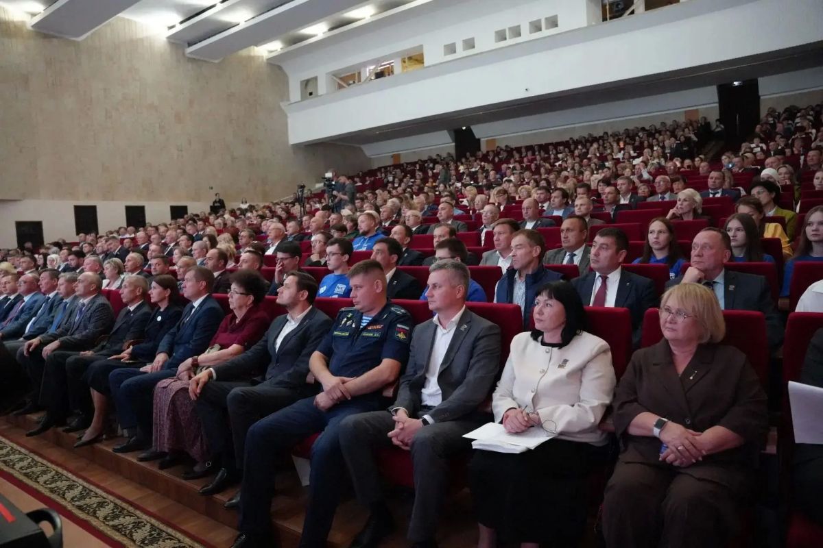 Леонид Черкесов: В Чувашии приняли региональную Народную программу Единой России. Леонид Черкесов: В Чувашии приняли региональную Народную программу Единой России.