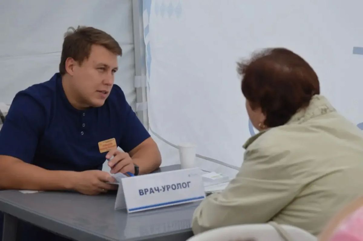 В мобильном «Пункте здоровья» в Новочебоксарске прямо сейчас идет активный прием жителей в рамках проекта Главы Чувашии Олега Николаева «Шаг к здоровью» В мобильном «Пункте здоровья» в Новочебоксарске прямо сейчас идет активный прием жителей в рамках проекта Главы Чувашии Олега Николаева «Шаг к здоровью»