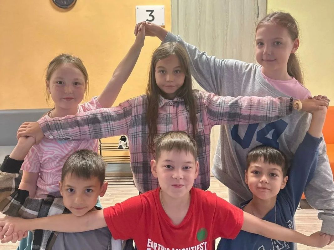 В детском оздоровительном лагере «Березка» города Чебоксары состоялась динамичная онлайн-игра, участники которой получали в чат разнообразные задания на скорость и креативность В детском оздоровительном лагере «Березка» города Чебоксары состоялась динамичная онлайн-игра, участники которой получали в чат разнообразные задания на скорость и креативность