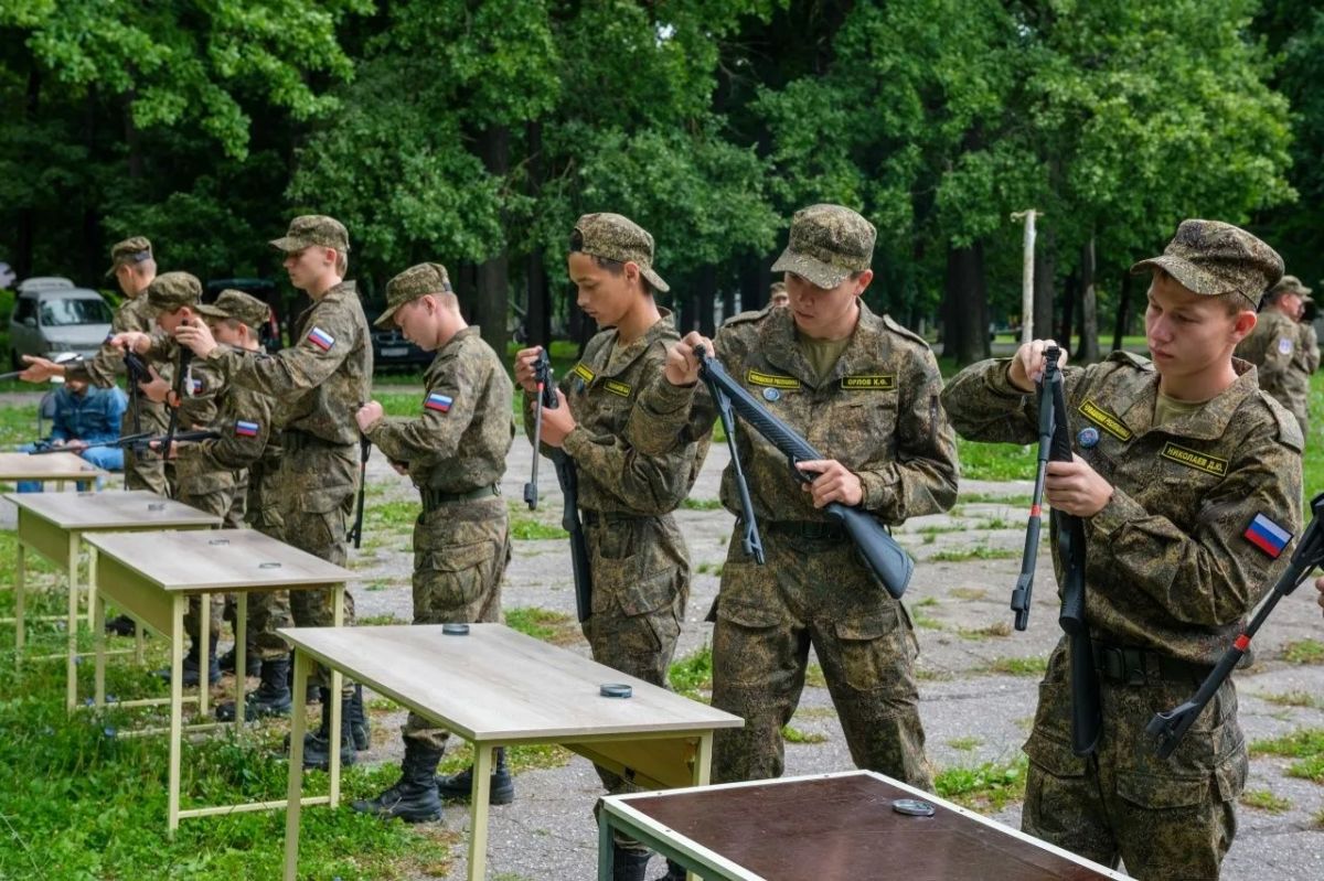 Сборная команда Чувашского кадетского корпуса им. А. В. Кочетова заняла второе место на окружных сборах «Гвардеец», которые проходили в Пензе Сборная команда Чувашского кадетского корпуса им. А. В. Кочетова заняла второе место на окружных сборах «Гвардеец», которые проходили в Пензе