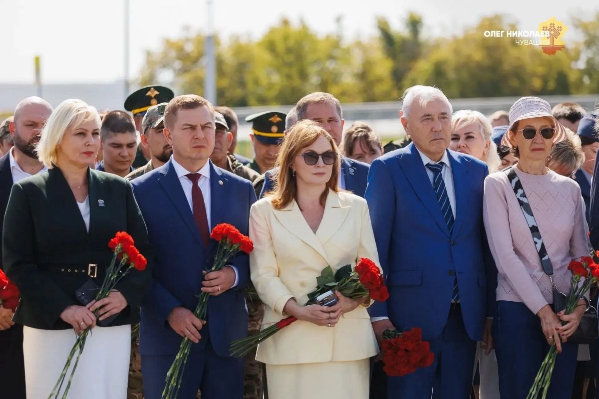 В Козловском округе почтили память строителей оборонительных рубежей В Козловском округе почтили память строителей оборонительных рубежей