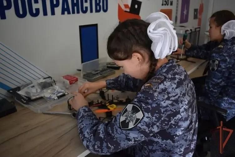 В школе №65 города Чебоксары открылся специализированный класс беспилотных летательных аппаратов В школе №65 города Чебоксары открылся специализированный класс беспилотных летательных аппаратов