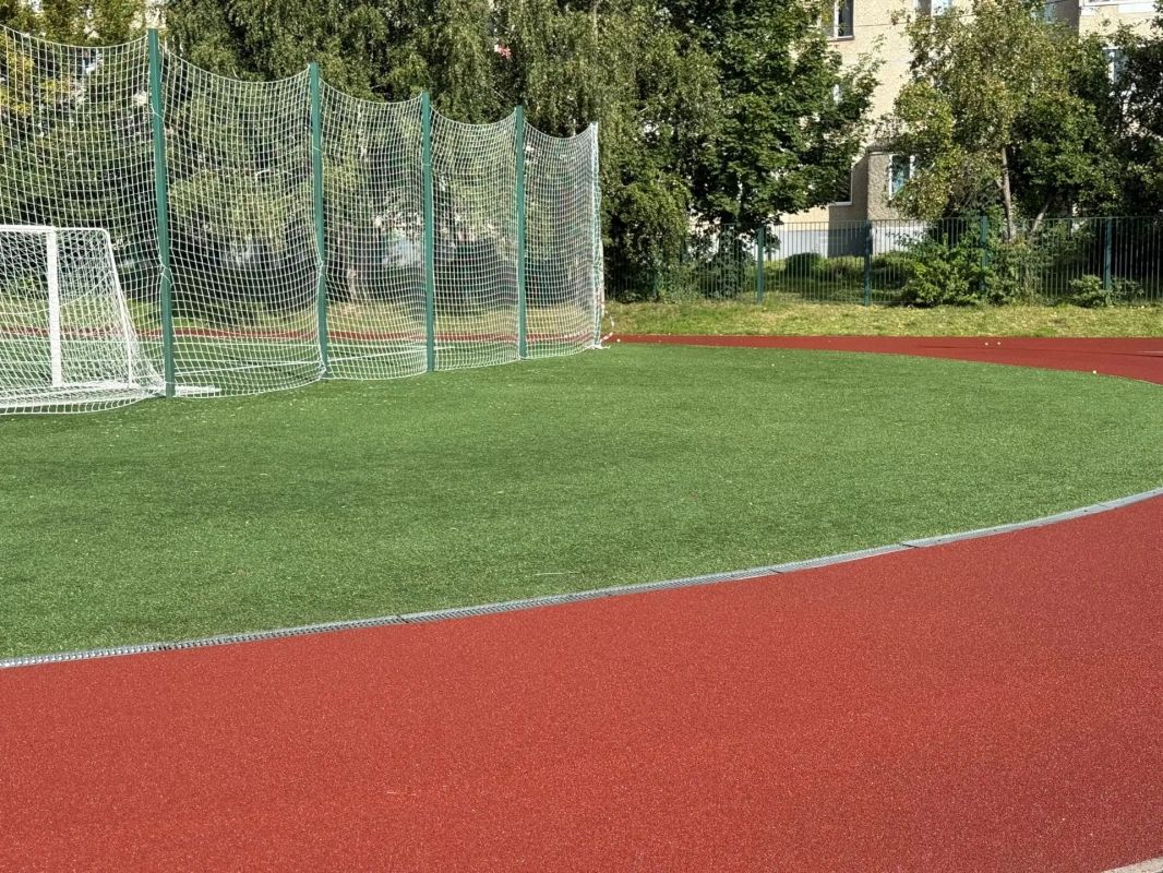 Спортивная дорожка в школе №47 готова к новому учебному году Спортивная дорожка в школе №47 готова к новому учебному году
