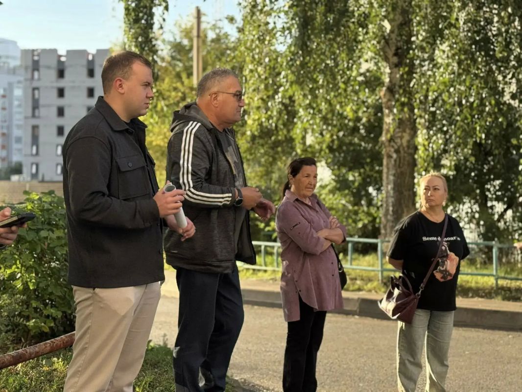В каждом дворе — своя история: встречи с жителями продолжаются В каждом дворе — своя история: встречи с жителями продолжаются
