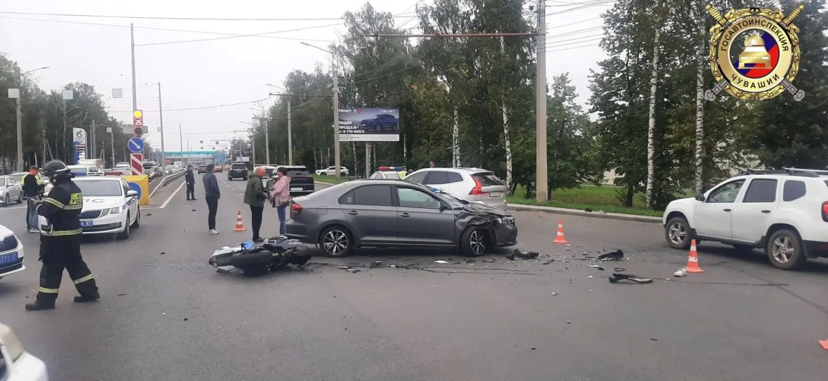 Сотрудники Госавтоинспекции работают на месте смертельного ДТП в Чебоксарах Сотрудники Госавтоинспекции работают на месте смертельного ДТП в Чебоксарах