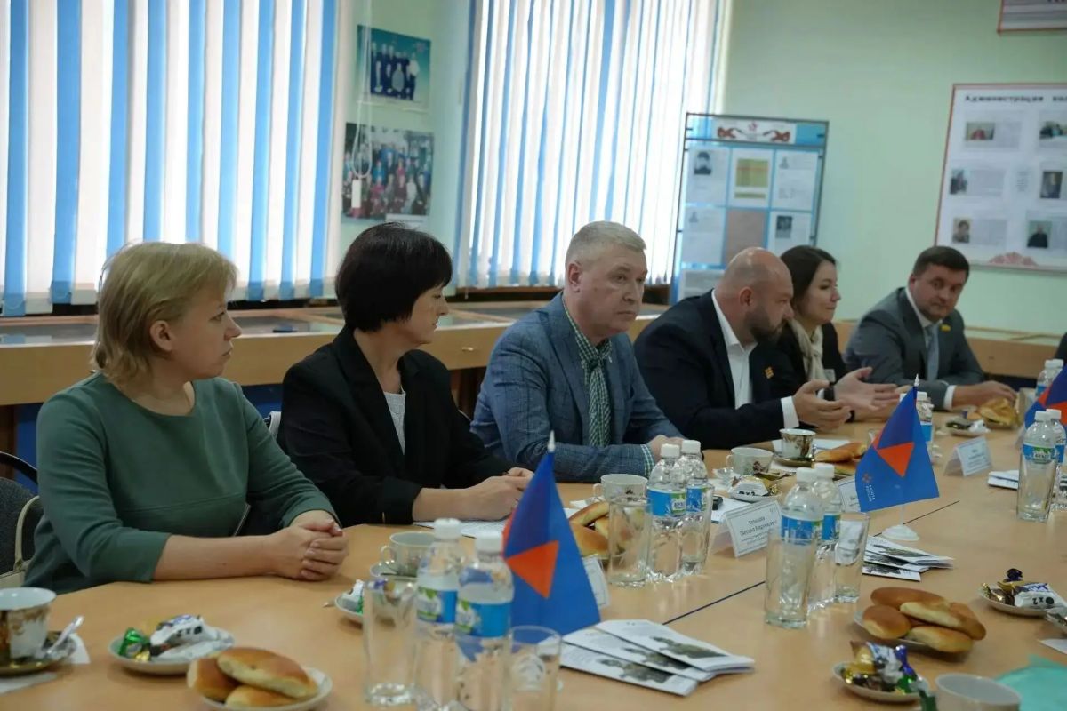 Леонид Черкесов: В Алатыре одна из площадок «Открытого разговора» была посвящена теме «Участники СВО и волонтёры» Леонид Черкесов: В Алатыре одна из площадок «Открытого разговора» была посвящена теме «Участники СВО и волонтёры»