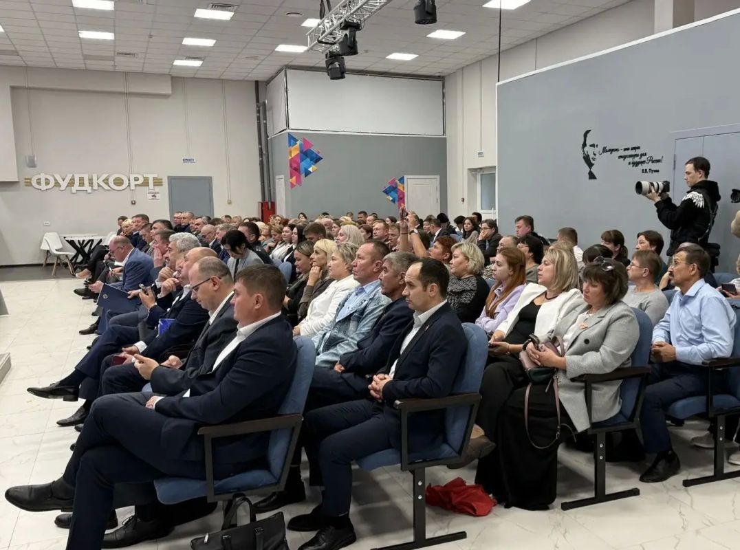 Леонид Черкесов: В Шумерле работали вместе с командой Правительства Чувашии в формате «Открытого разговора» с жителями Леонид Черкесов: В Шумерле работали вместе с командой Правительства Чувашии в формате «Открытого разговора» с жителями