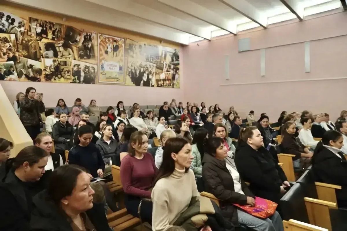 Дмитрий Захаров:. Встретился с родителями учеников школы № 19 в Чебоксарах Дмитрий Захаров:. Встретился с родителями учеников школы № 19 в Чебоксарах