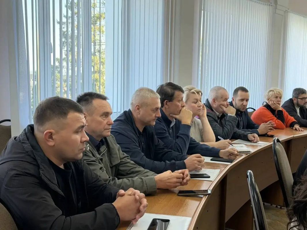 Провел совещание с представителями управляющих компаний Провел совещание с представителями управляющих компаний