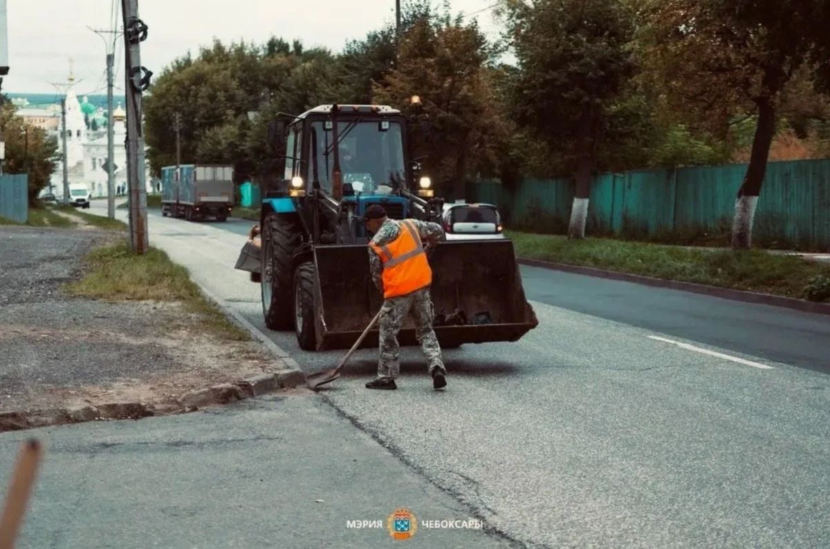 Пока город только просыпается, коммунальные службы уже на своих участках Пока город только просыпается, коммунальные службы уже на своих участках