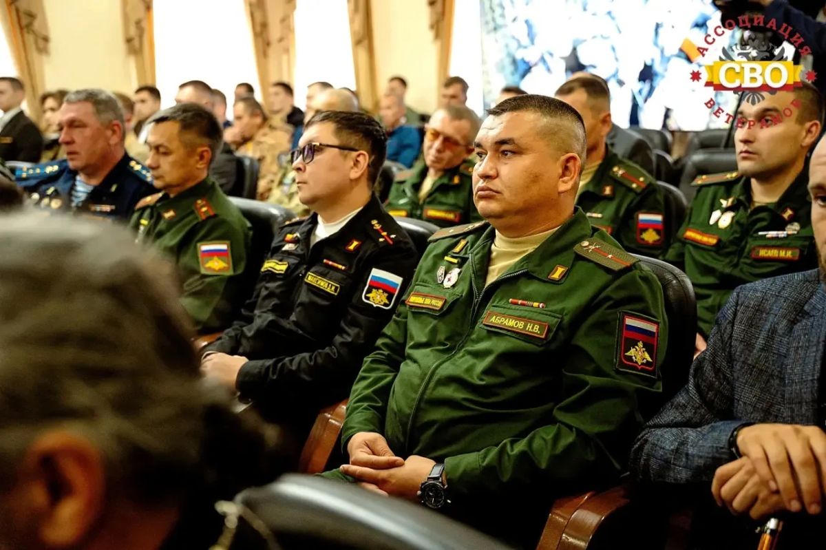 Станислав Трофимов: Боевое братство Чувашии. В Чувашском национальном музее помощник Главы Чуваши Артемий Репкин и руководитель Чувашской региональной общественной организации «Ассоциации ветеранов специальной военной... Станислав Трофимов: Боевое братство Чувашии. В Чувашском национальном музее помощник Главы Чуваши Артемий Репкин и руководитель Чувашской региональной общественной организации «Ассоциации ветеранов специальной военной...