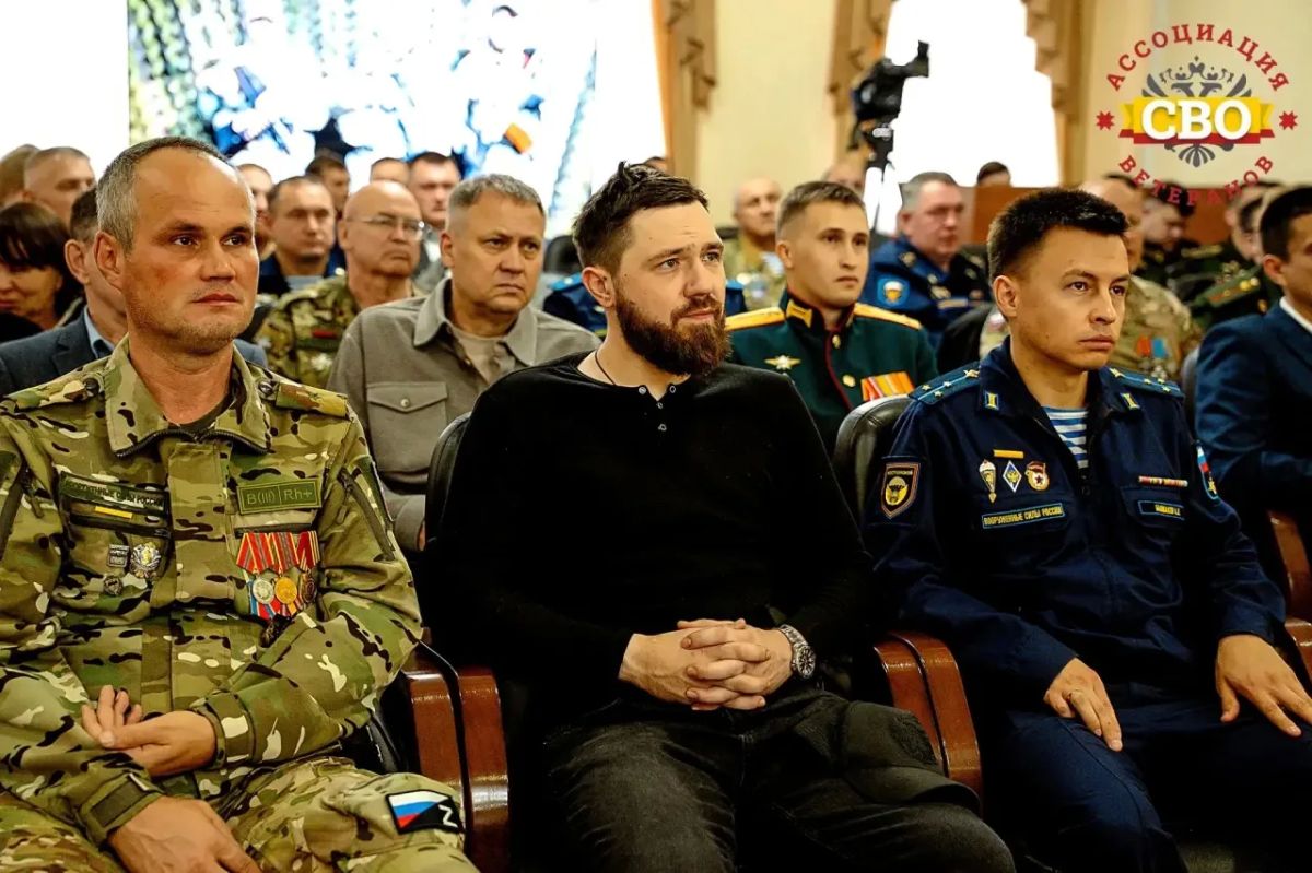 Станислав Трофимов: Боевое братство Чувашии. В Чувашском национальном музее помощник Главы Чуваши Артемий Репкин и руководитель Чувашской региональной общественной организации «Ассоциации ветеранов специальной военной... Станислав Трофимов: Боевое братство Чувашии. В Чувашском национальном музее помощник Главы Чуваши Артемий Репкин и руководитель Чувашской региональной общественной организации «Ассоциации ветеранов специальной военной...