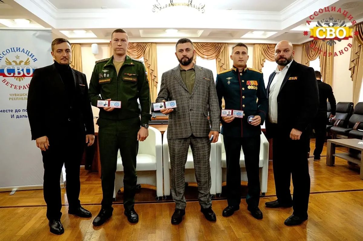 Станислав Трофимов: Боевое братство Чувашии. В Чувашском национальном музее помощник Главы Чуваши Артемий Репкин и руководитель Чувашской региональной общественной организации «Ассоциации ветеранов специальной военной... Станислав Трофимов: Боевое братство Чувашии. В Чувашском национальном музее помощник Главы Чуваши Артемий Репкин и руководитель Чувашской региональной общественной организации «Ассоциации ветеранов специальной военной...