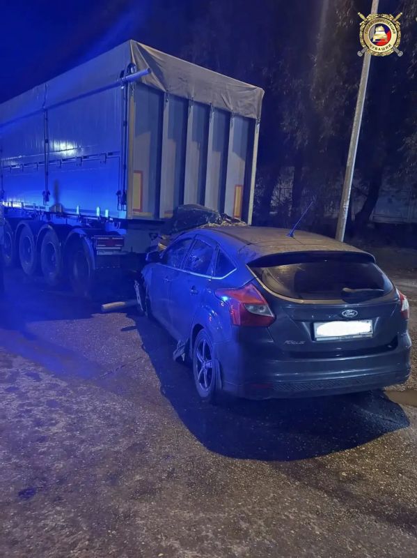 В Чебоксарах нетрезвый водитель совершил наезд на пешехода и врезался в фуру В Чебоксарах нетрезвый водитель совершил наезд на пешехода и врезался в фуру
