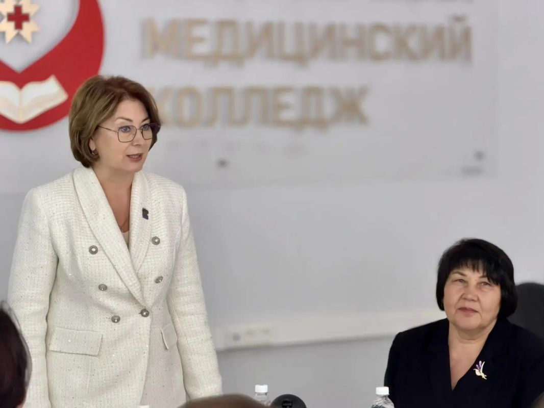 «Открытый разговор»: Лариса Тарасова обсудила роль наставничества в здравоохранении с преподавателями и студентами Чебоксарского медколледжа