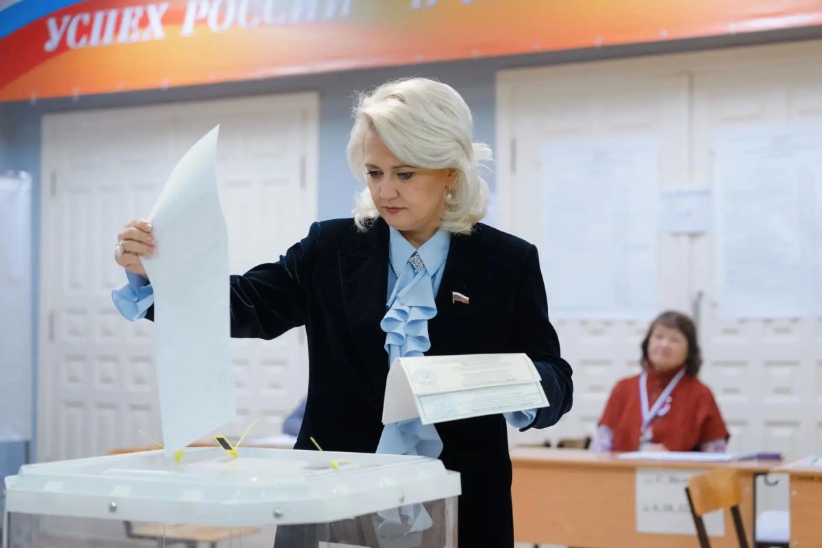 Алла Салаева проголосовала в Чебоксарском кооперативном институте