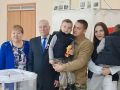 В Ибресинском округе участник СВО проголосовал всей семьей