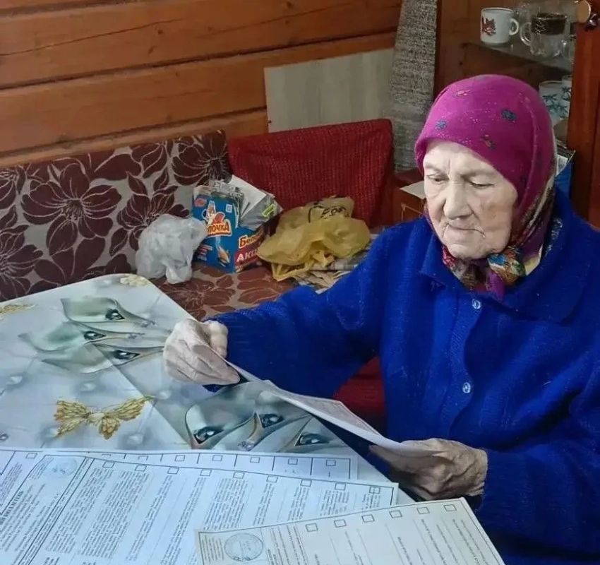 Среди тех, кто отдал свой голос, есть и самая возрастная участница выборов из Козловского округа — 101-летняя Валентина Челышева